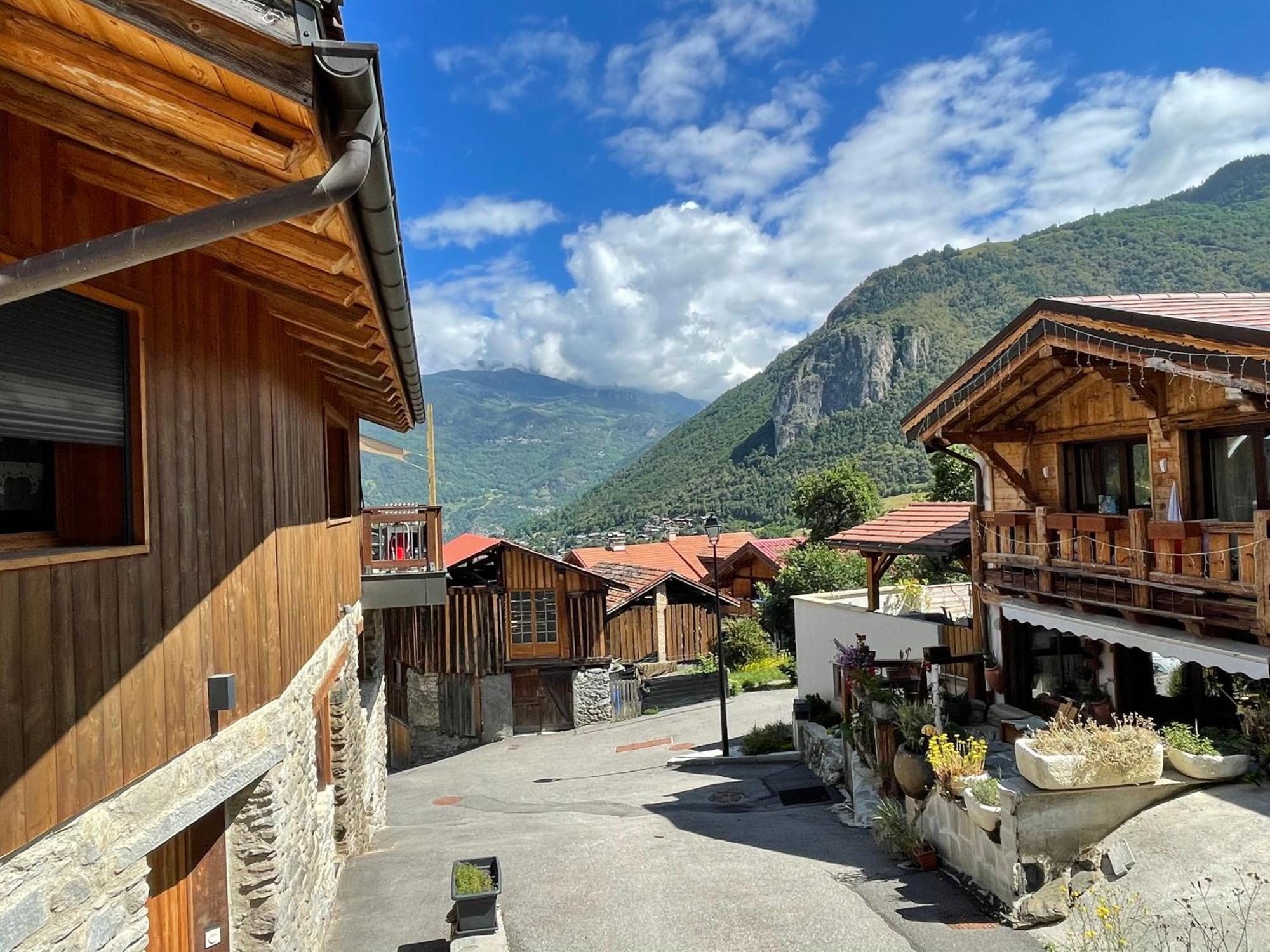 Maison De Village Au Pied Des 3 Vallees Villarlurin Exteriör bild
