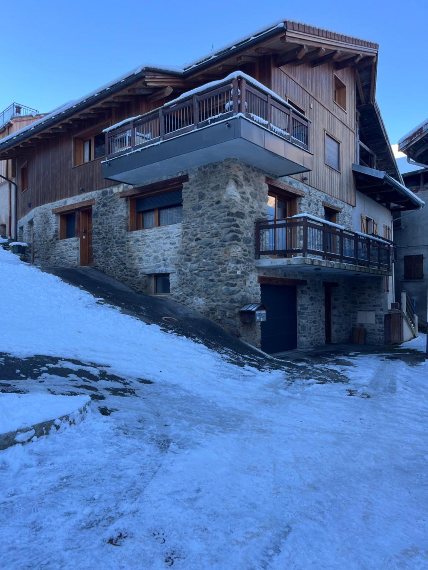 Maison De Village Au Pied Des 3 Vallees Villarlurin Exteriör bild